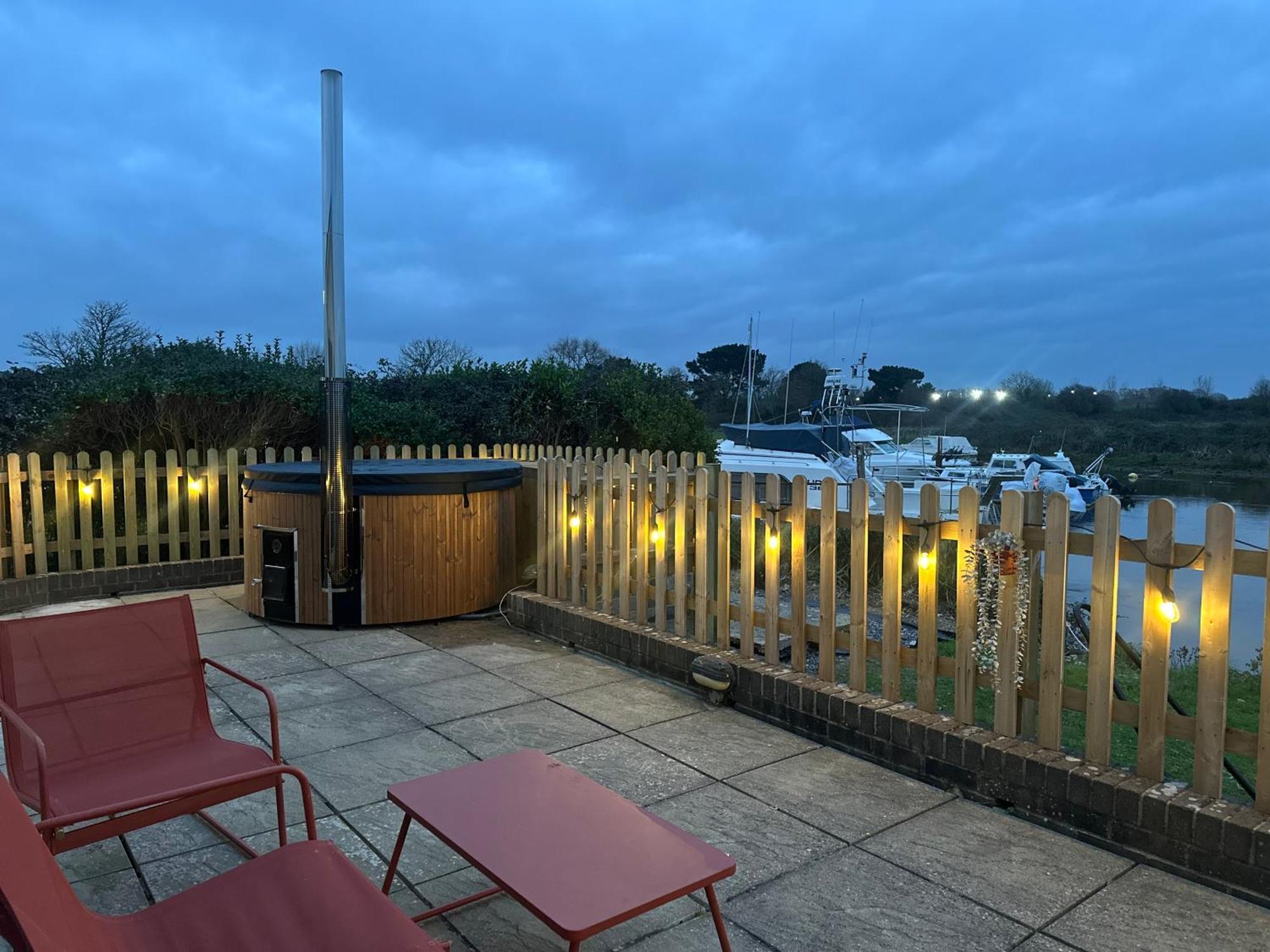 Hot Tub With A View - Christchurch Harbour Zewnętrze zdjęcie