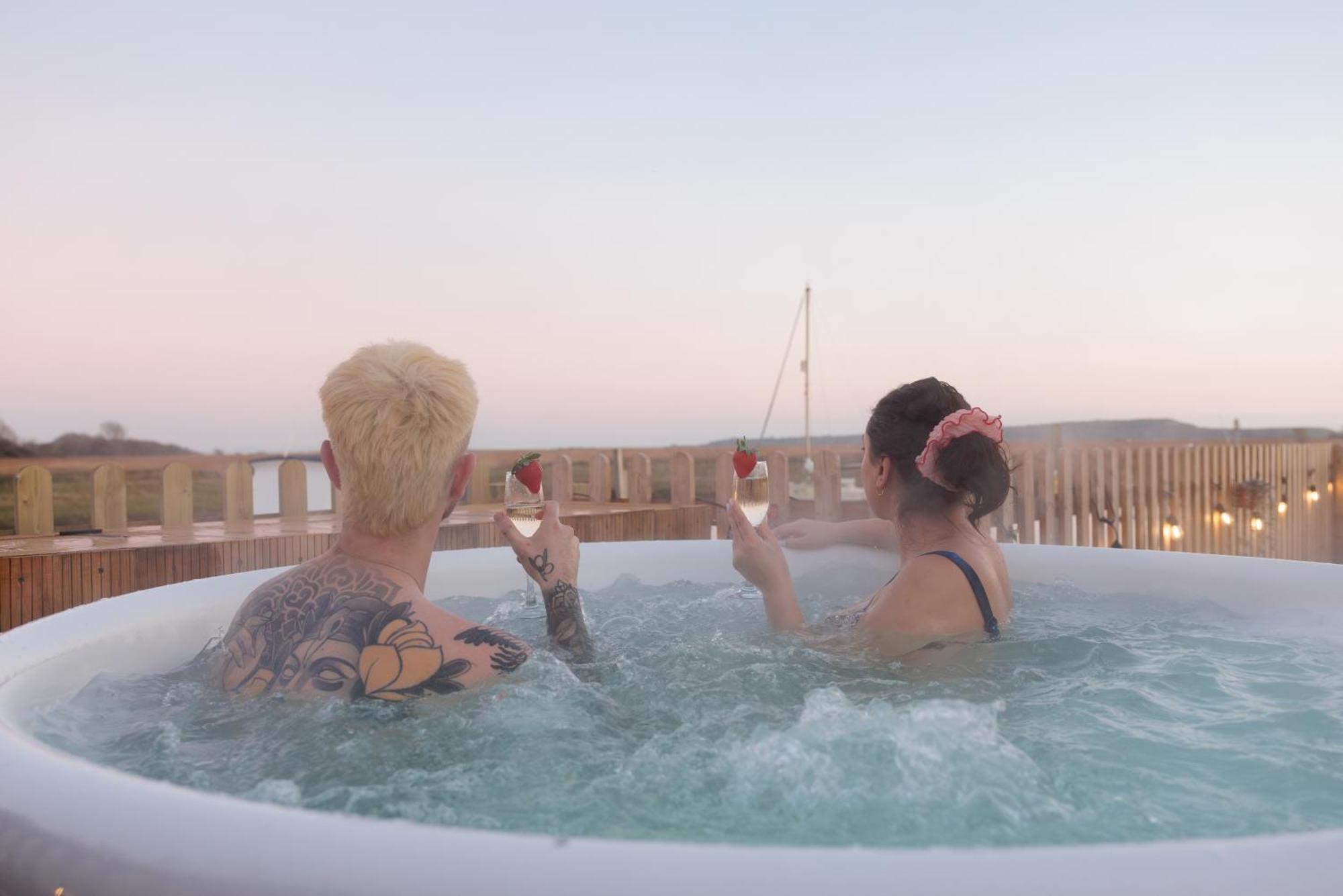 Hot Tub With A View - Christchurch Harbour Zewnętrze zdjęcie
